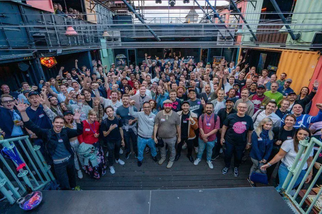 Valentín Ayesa asistiendo al meetup oficial internacional de n8n en Berlín, julio 2025